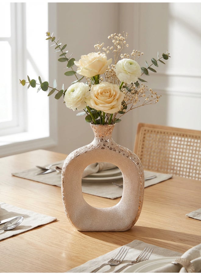 ايست من نون مزهرية سيراميك لترتيب الزهور الزخرفي، ارتفاع 25 سم | لون وردي ذهبي | تصميم فلورا إيتش | الحجم - 19x6.5x25.3 سم | مثالية لتزيين غرفة المعيشة أو مساحة المكتب. - Image 1